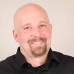 Asiakas Saaga Ikkunat toimitusjohtajan valokuva